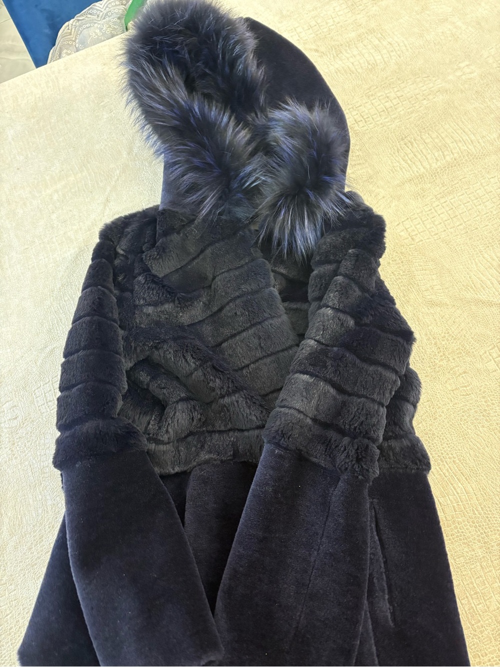 Plush Hooded rabbit Fur Coat -